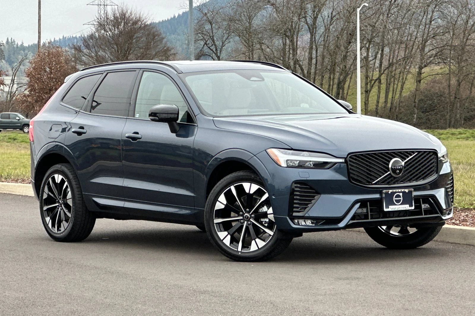 2026 Volvo XC60 B5 Plus Dark AWD's photo