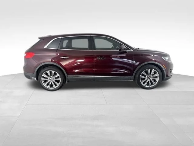 Used 2018 Red Lincoln Reserve image 6