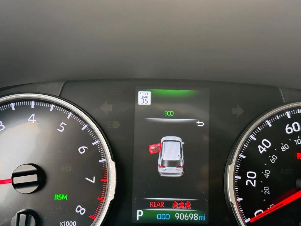 Used 2022 White Toyota XLE image 16