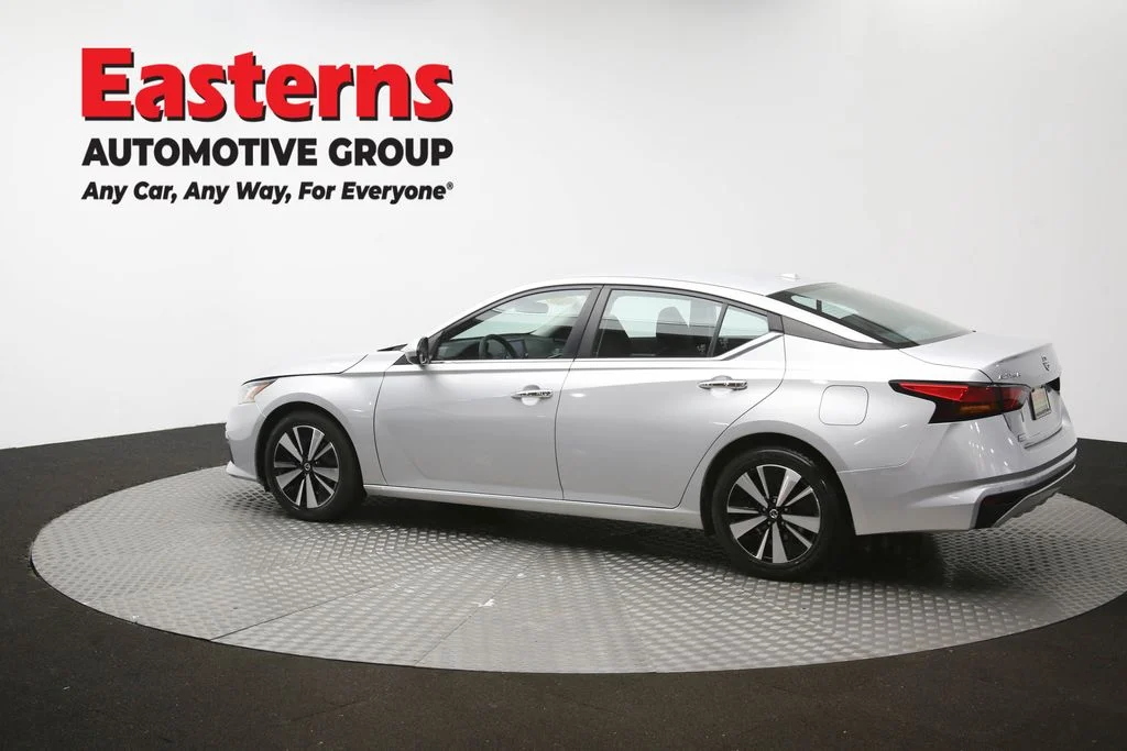 Used 2022 Silver Nissan 2.5 SV image 62