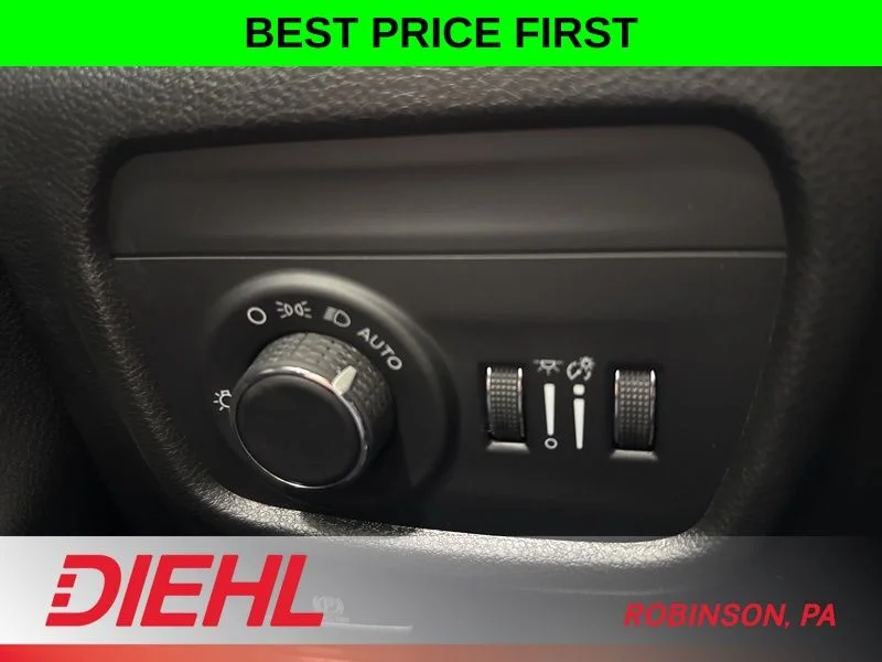 New 2026 Velvet Red Pearl-Coat Exterior Paint Jeep Laredo image 25