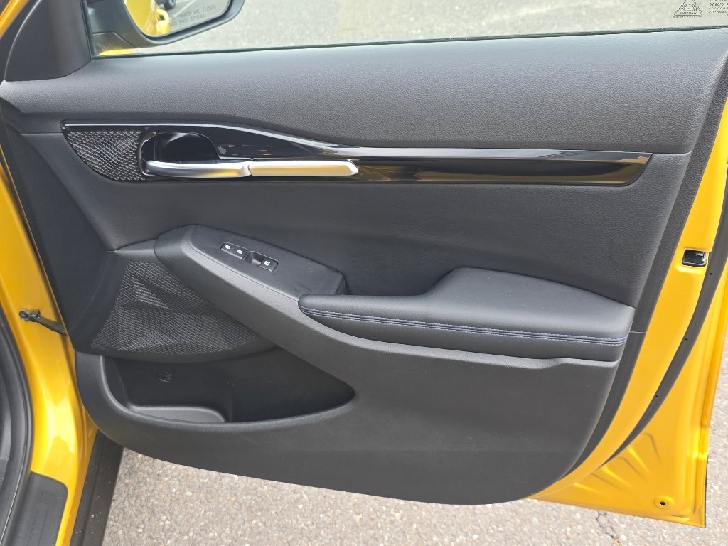 Used 2021 Starbright Yellow/Black Roof Kia S image 20