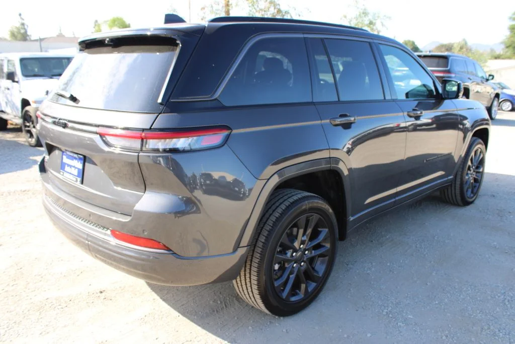 New 2026 Baltic Gray Metallic Clearcoat Jeep Limited Reserve image 4