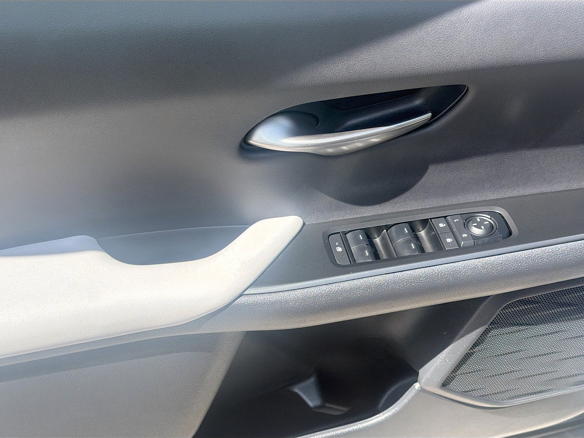Used 2025 Iridium Lexus UX 300h image 14