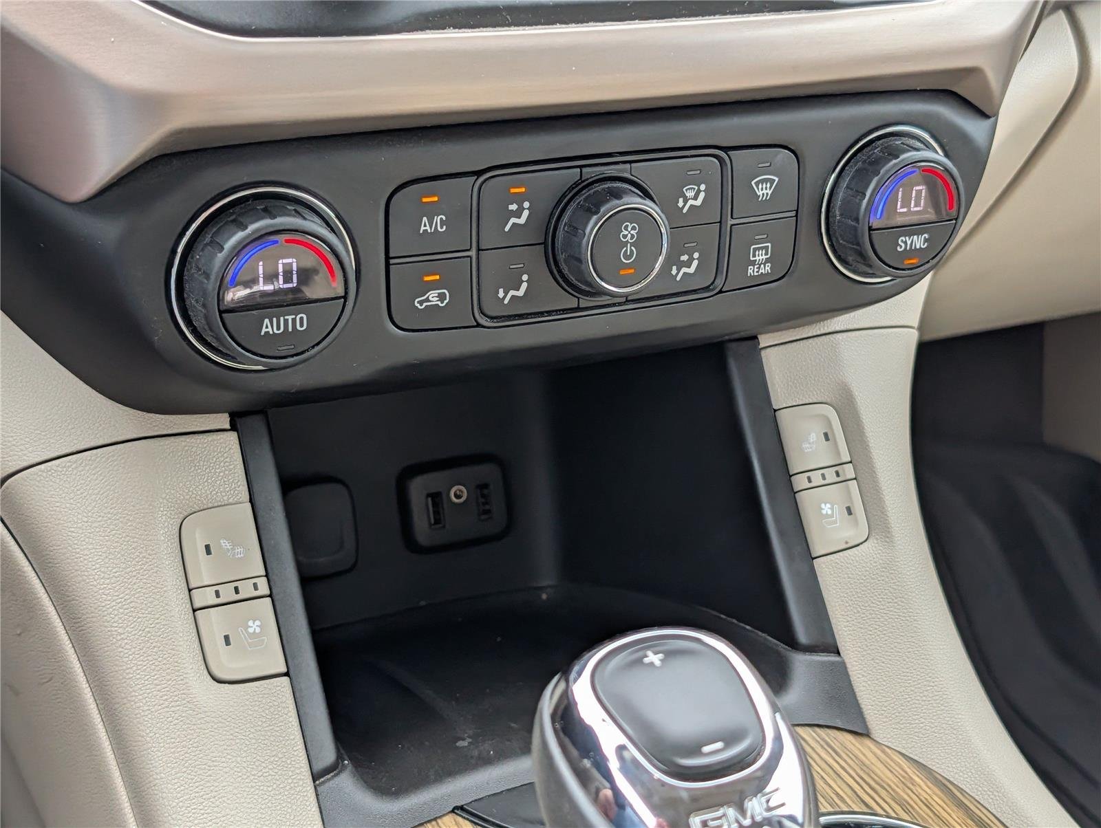 Used 2018 White Frost Tricoat GMC Denali image 20
