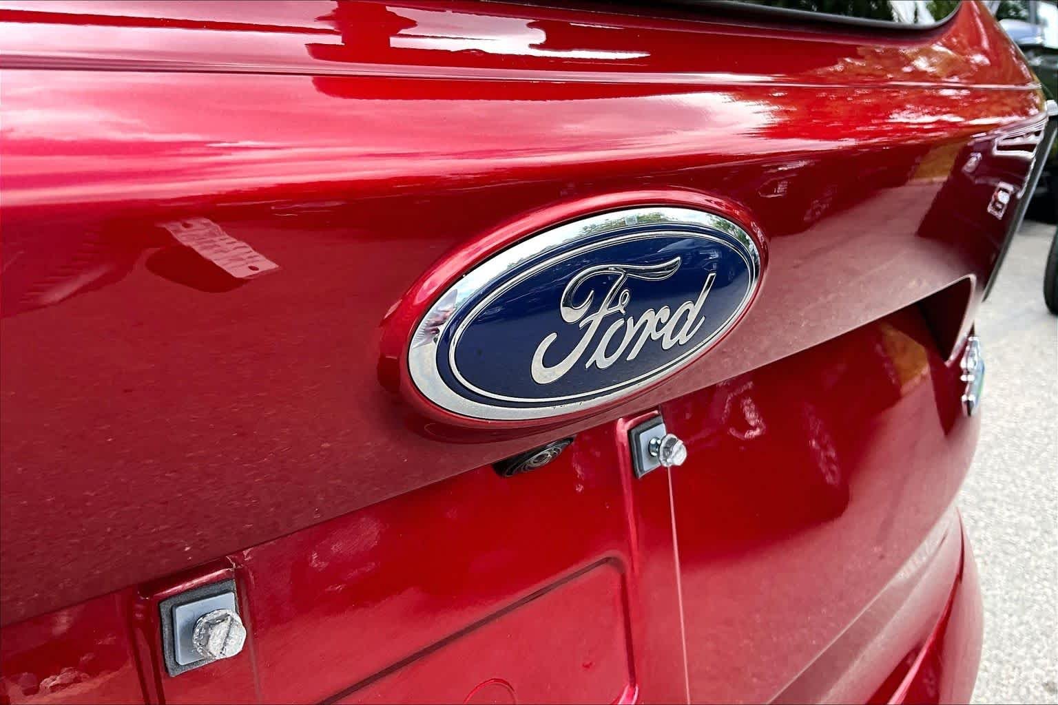 Used 2018 Ruby Red Metallic Tinted Clearcoat Ford SEL image 30