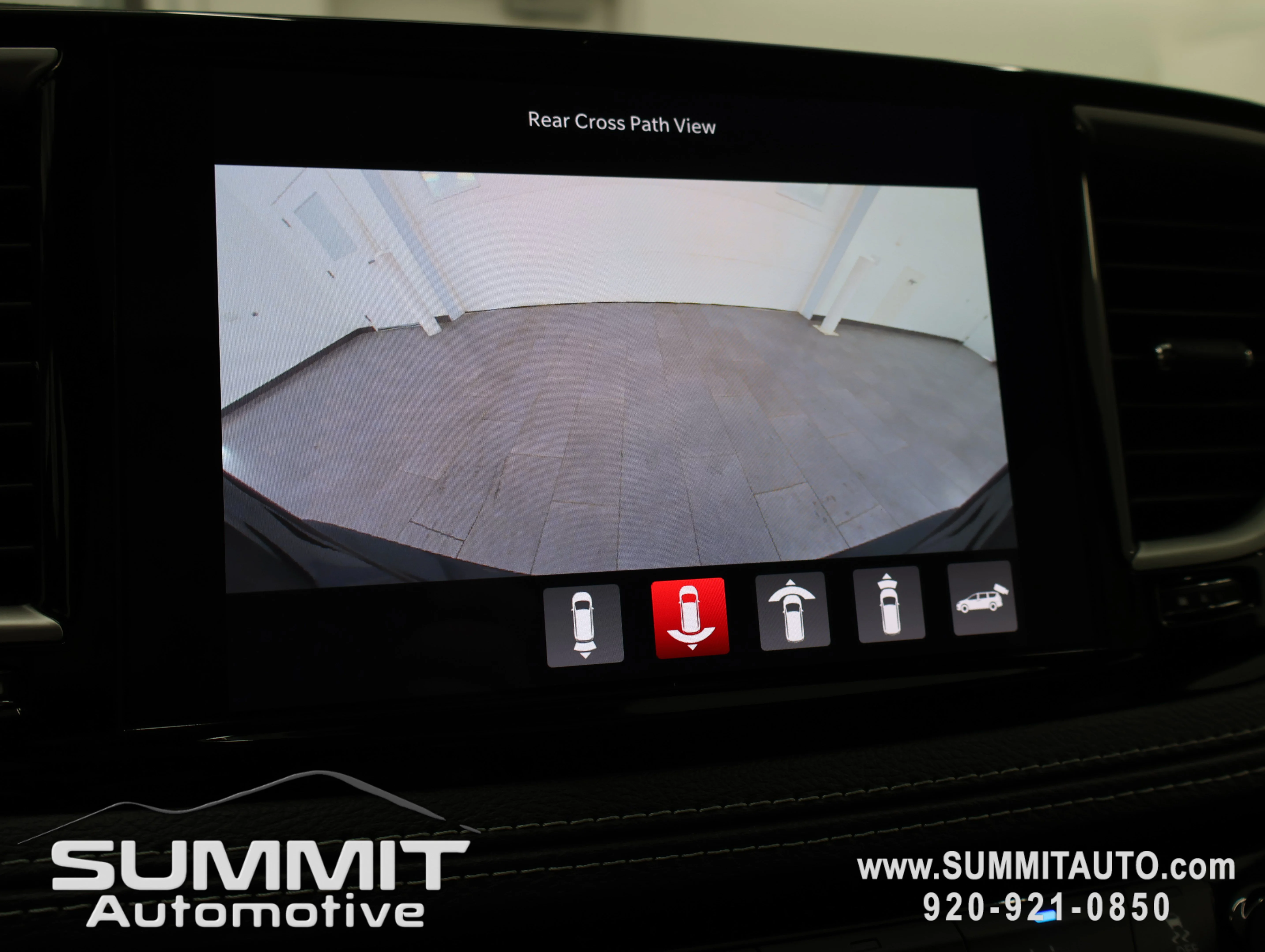 New 2027 Diamond Black Crystal Pearl-Coat Exterior Paint Chrysler Limited image 19