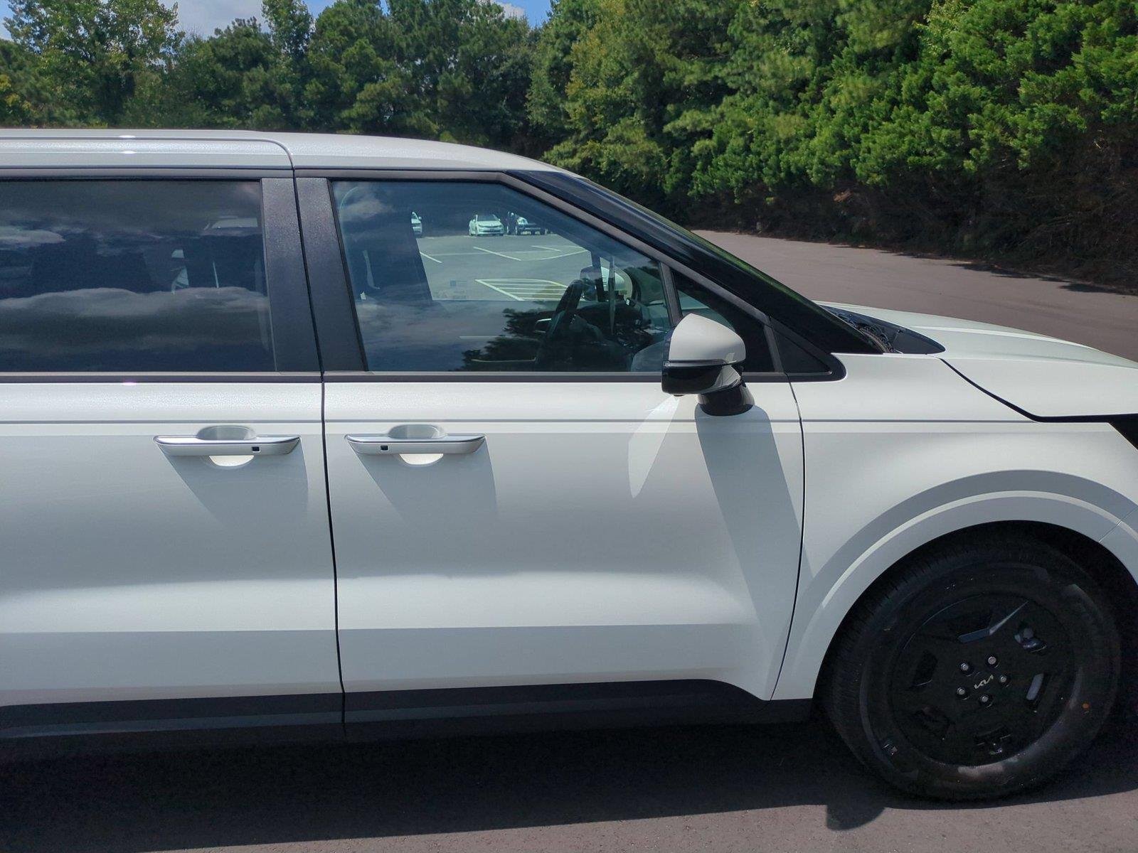 New 2026 Snow White Pearl Kia LXS image 38