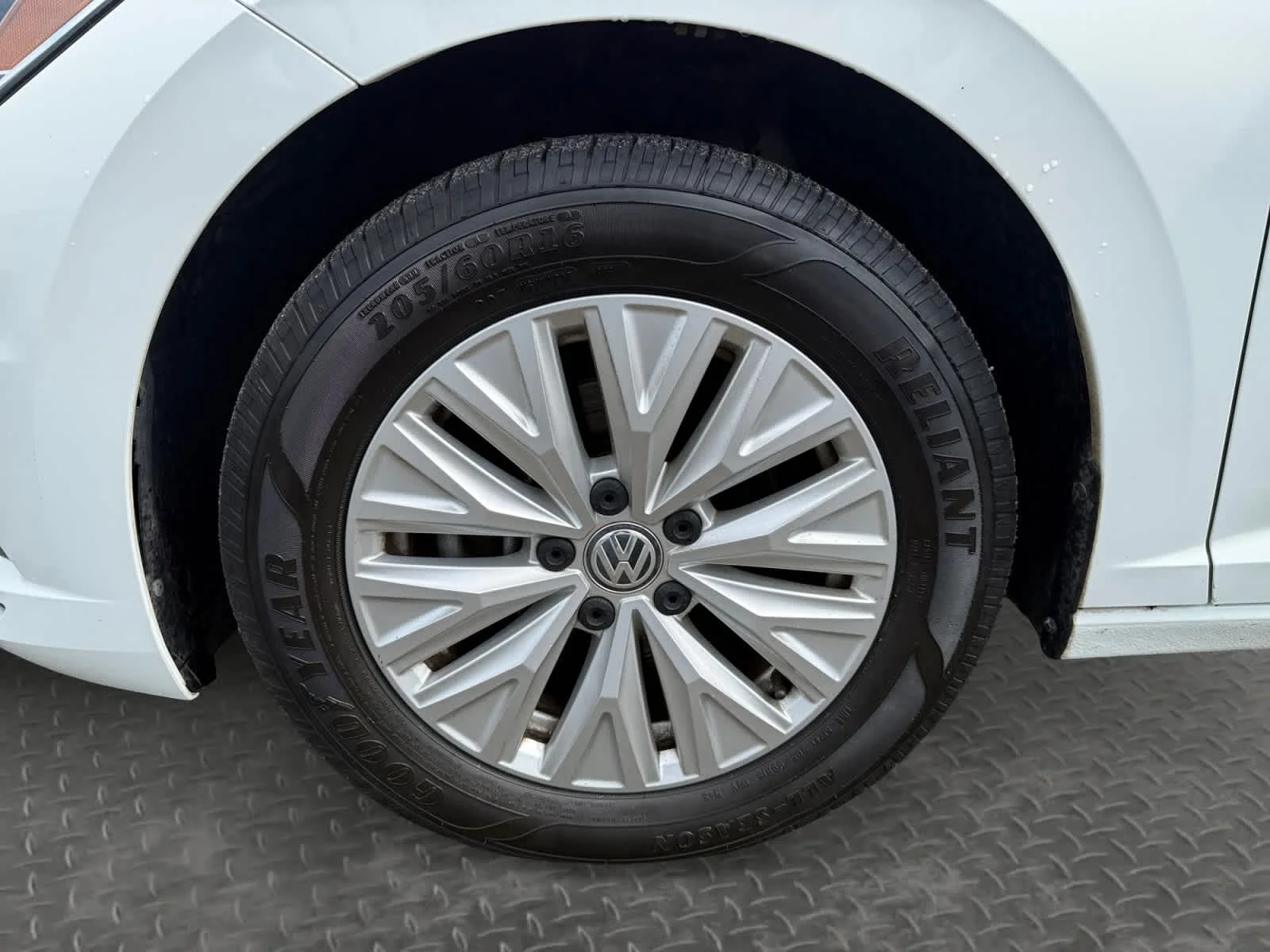 Used 2020 Pure White Volkswagen S image 9