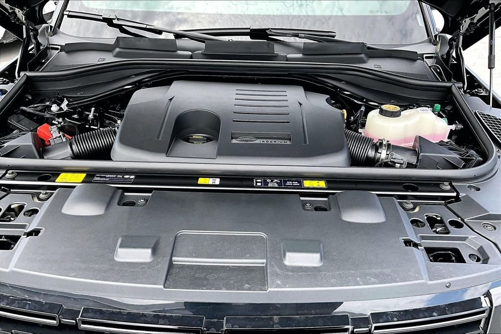 New 2026 SANTORINI BLACK Land Rover Dynamic SE image 12