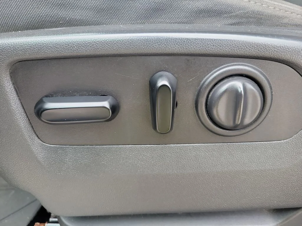 Used 2020  Chevrolet LT image 18
