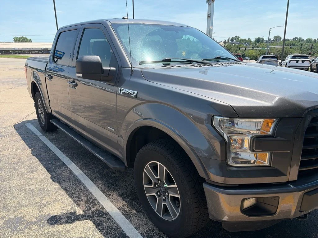 Used 2016 Gray Ford XLT image 2