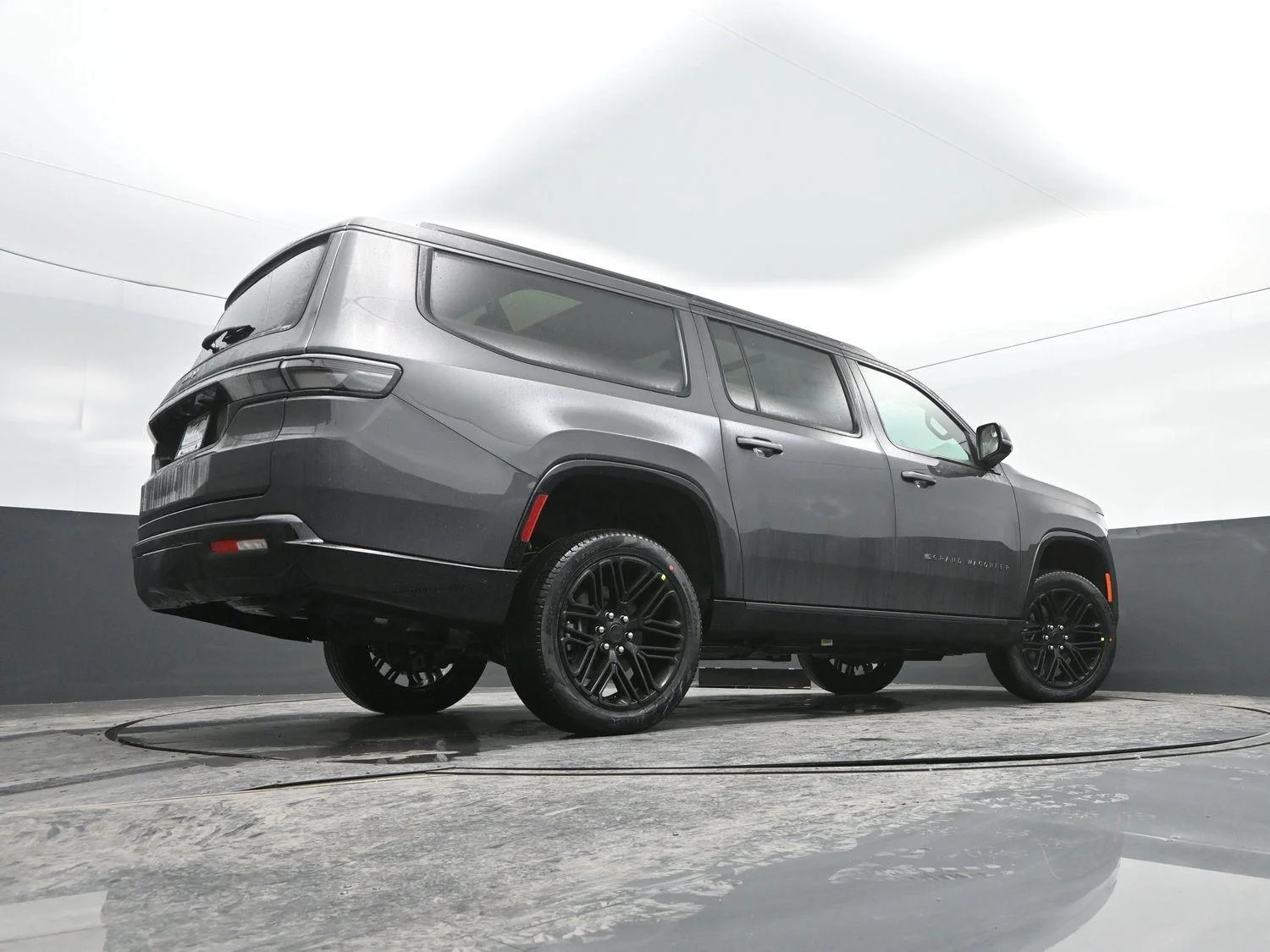 New 2026 Baltic-Gray Metallic Clear-Coat Exterior Paint Jeep Limited Reserve image 38