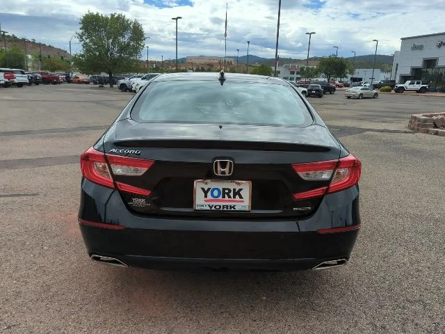 Used 2018  Honda Touring image 5