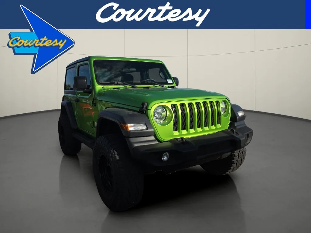 Used 2019 Green Jeep Sport S image 1