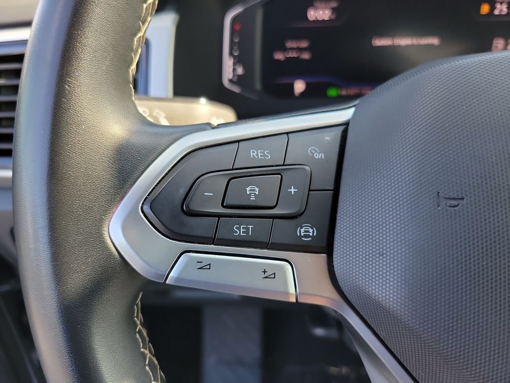 Certified Used 2023  Volkswagen 2.0T SE w/Technology image 21