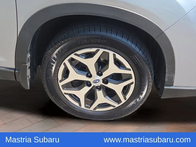 Used 2021 Ice Silver Metallic Subaru Premium image 12