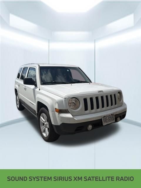 Used 2016 White Jeep Latitude image 4