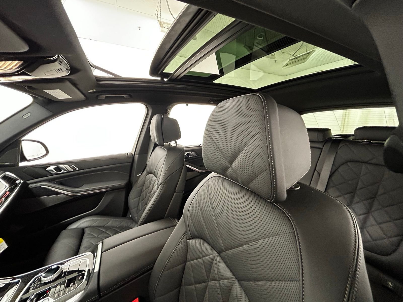 New 2026 Dravit Grey Metallic BMW M60i image 29