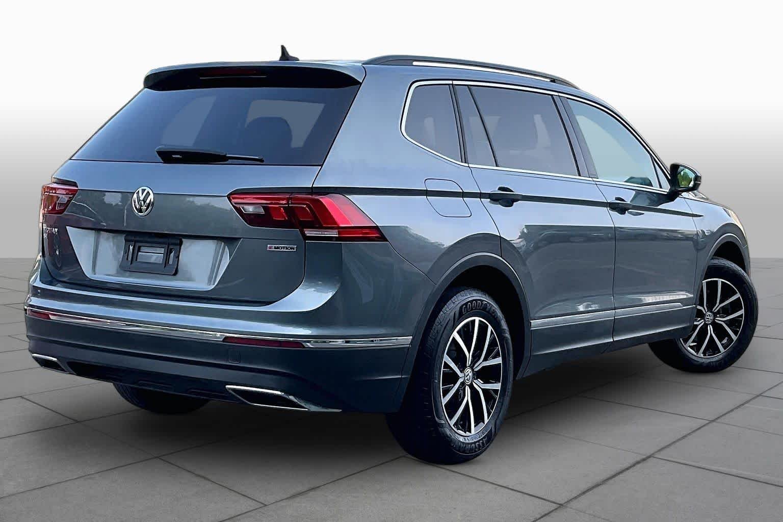Used 2021 Platinum Gray Metallic Volkswagen SE image 12