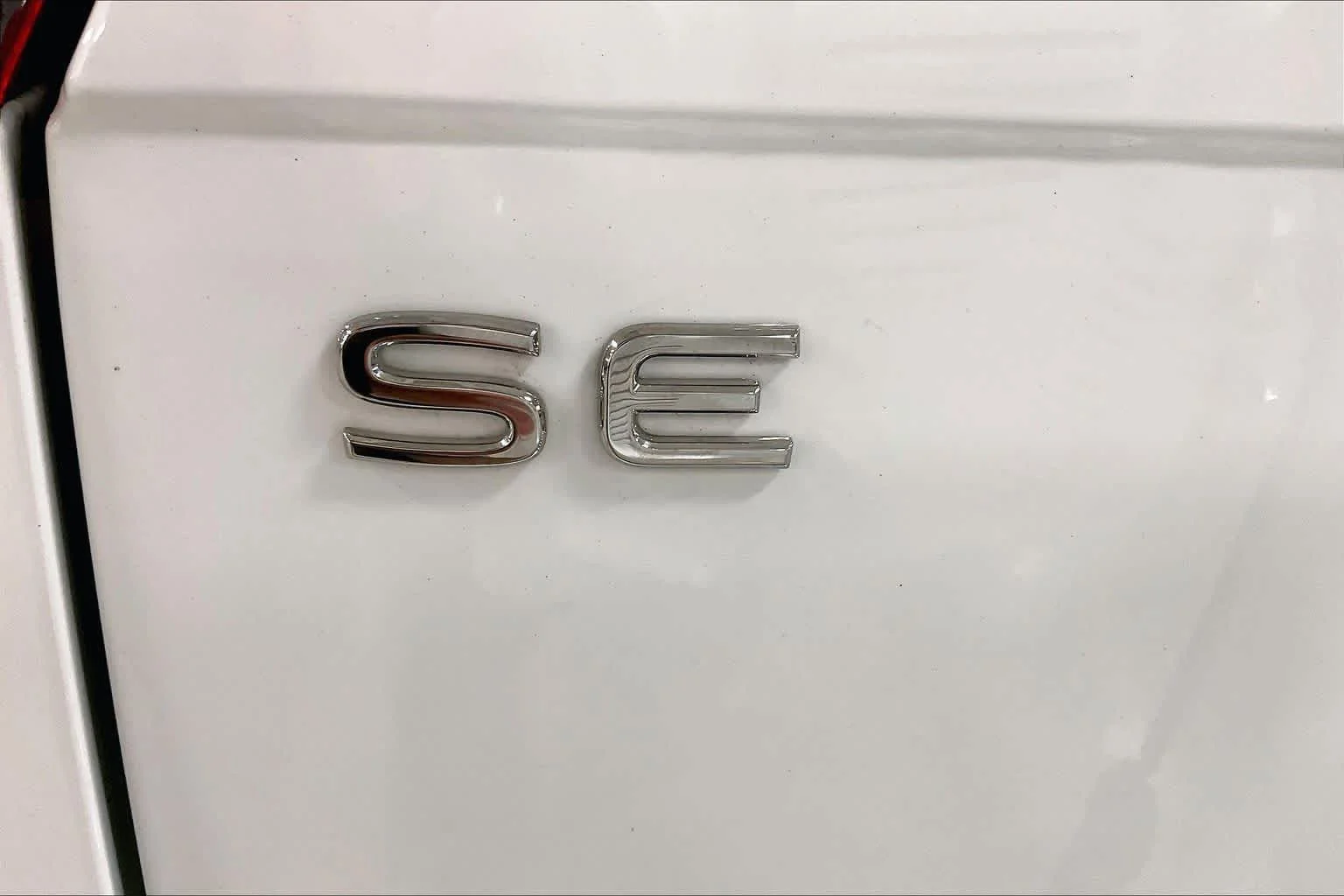Used 2022 Pure White Volkswagen SE image 30