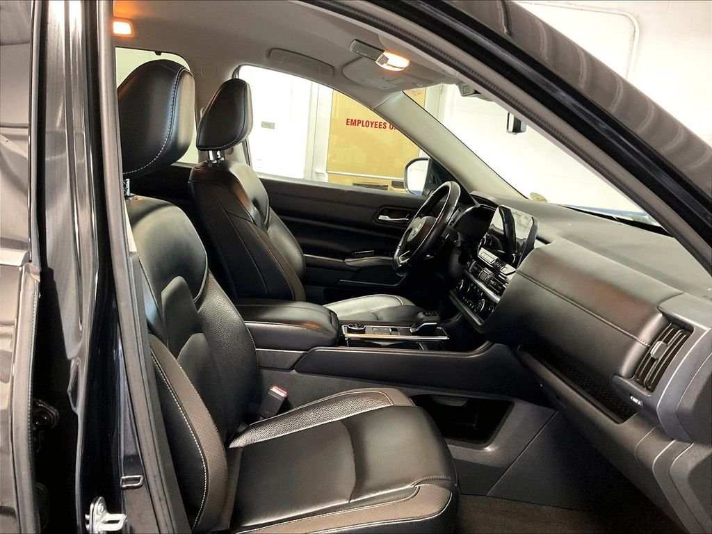 Used 2023 Super Black Nissan SL image 11