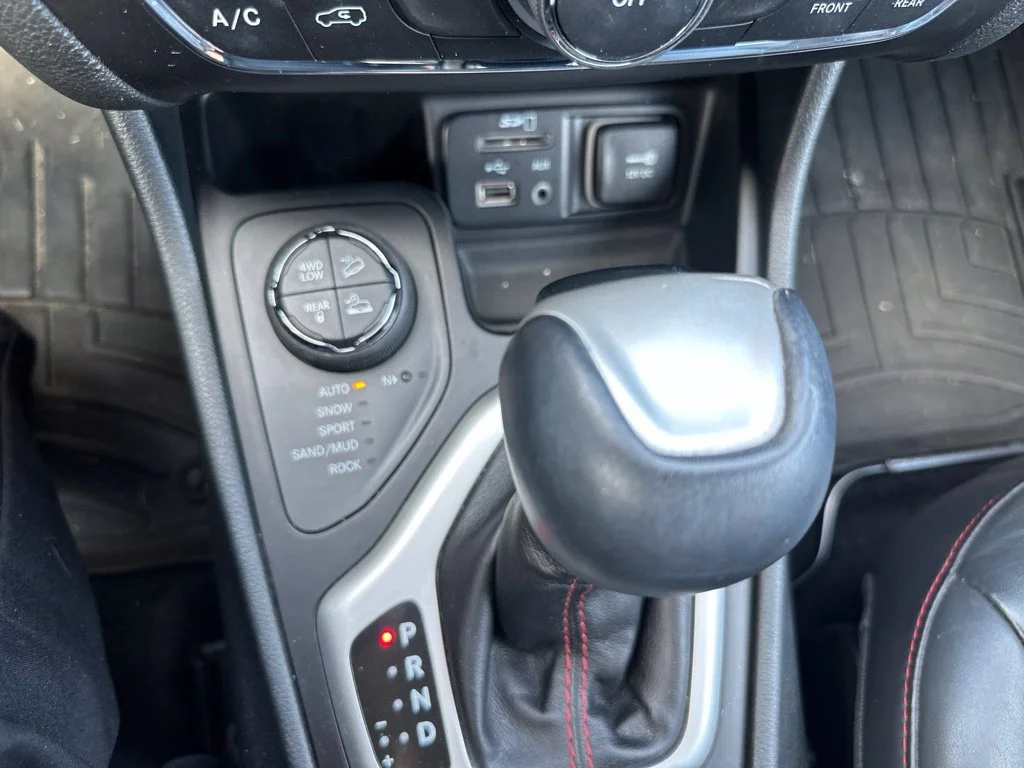Used 2016 Black Jeep Trailhawk image 22