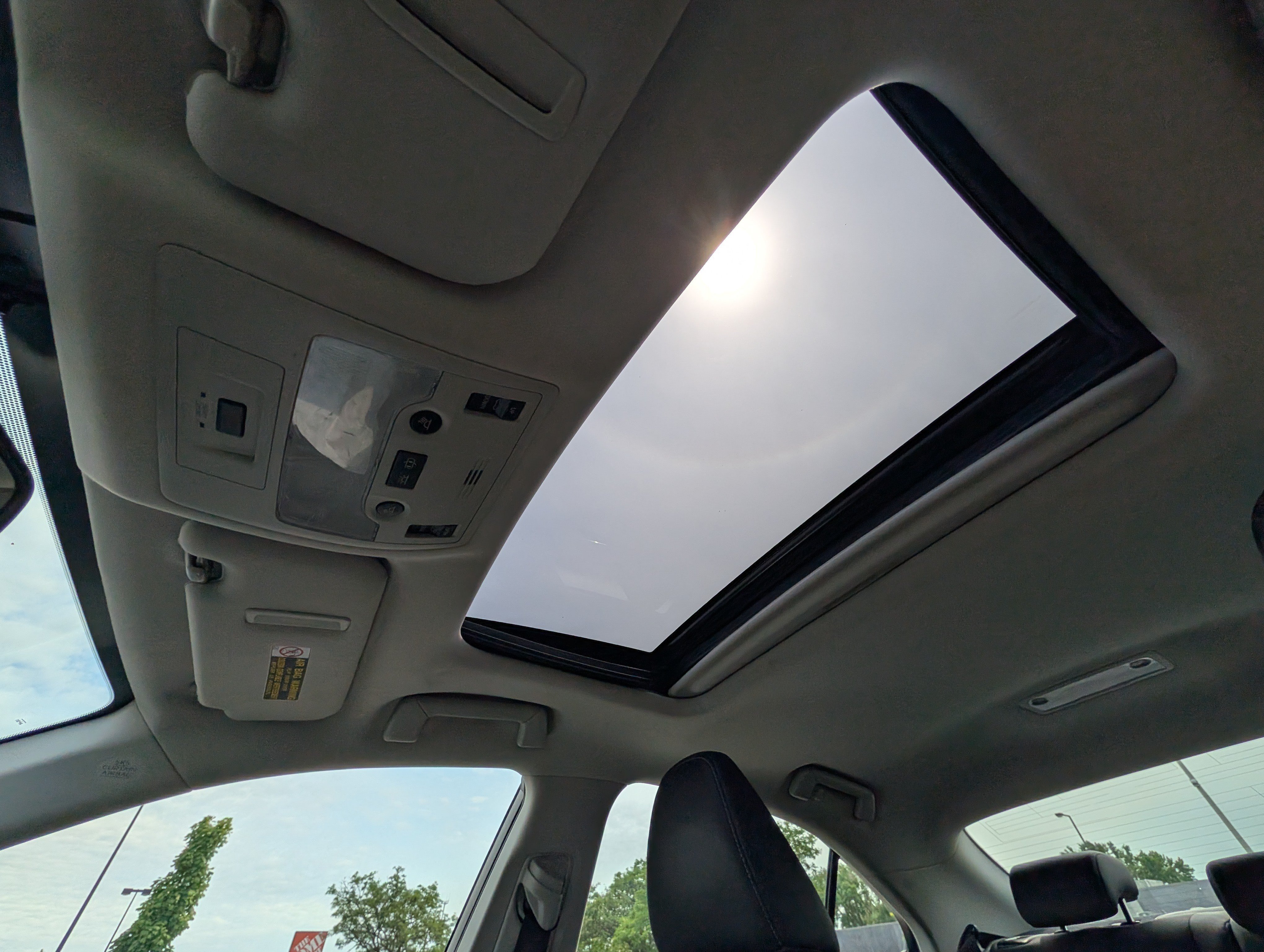 Used 2015 Atomic Silver Lexus  image 32
