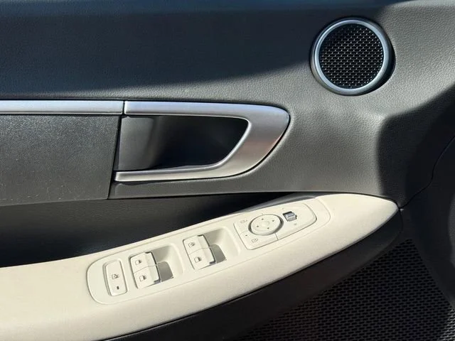 2023 Hyundai Sonata SE - Photo 21