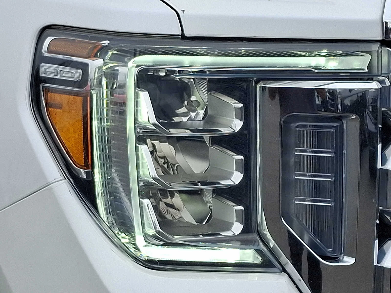 Used 2021 Summit White GMC Denali image 9