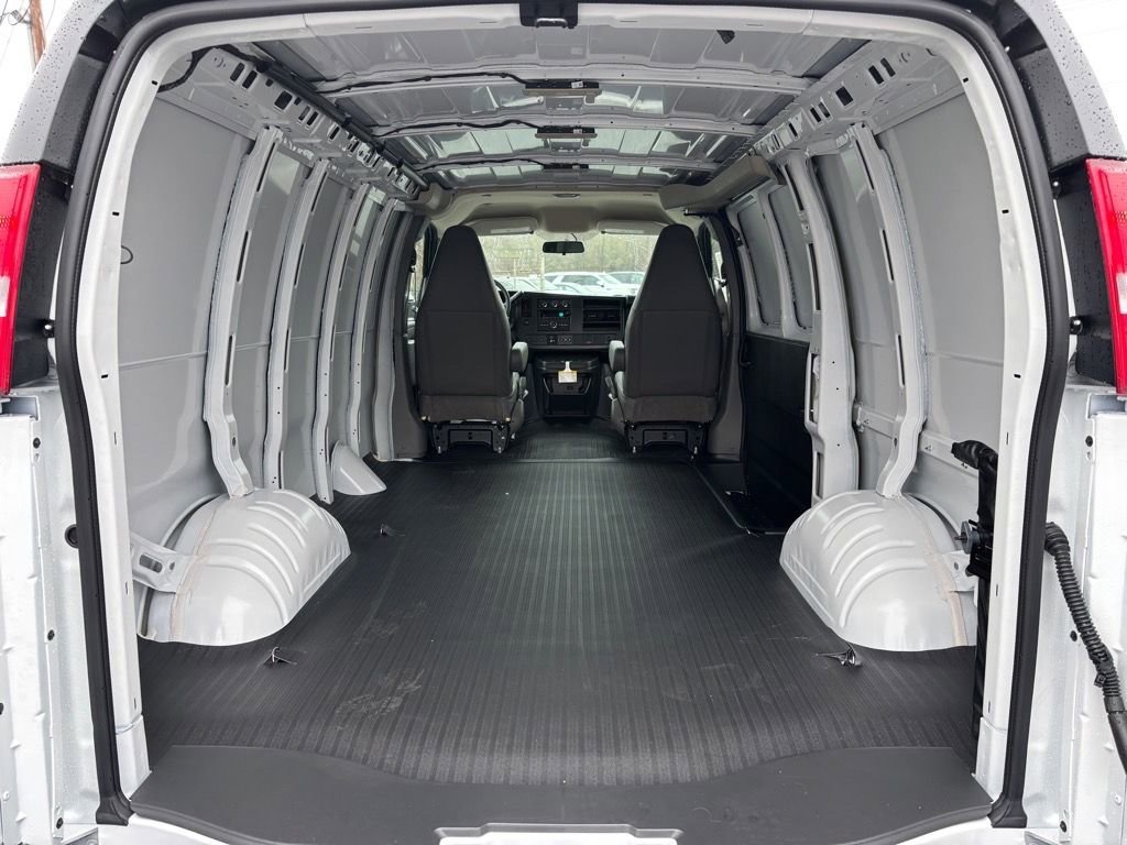 2025 Chevrolet Express Cargo Work Van - Photo 21