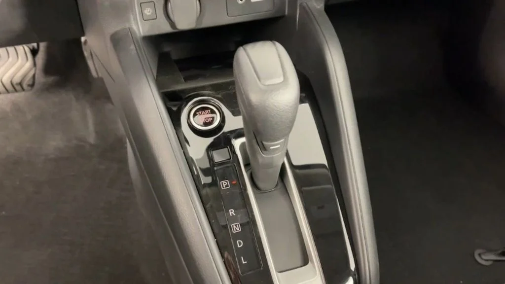 Used 2025 Silver Nissan 1.6 SV image 15