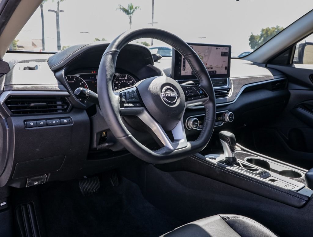 Used 2025 Silver Nissan 2.5 SL image 14