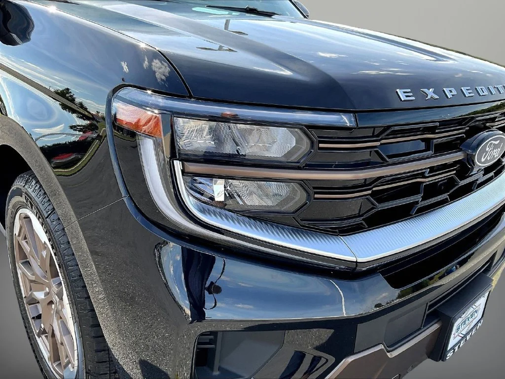 New 2027 Agate Black Metallic Ford MAX King Ranch® image 35