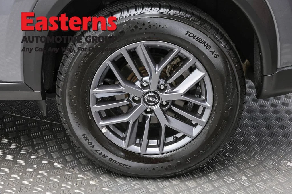 Used 2024 Gray Nissan S image 8
