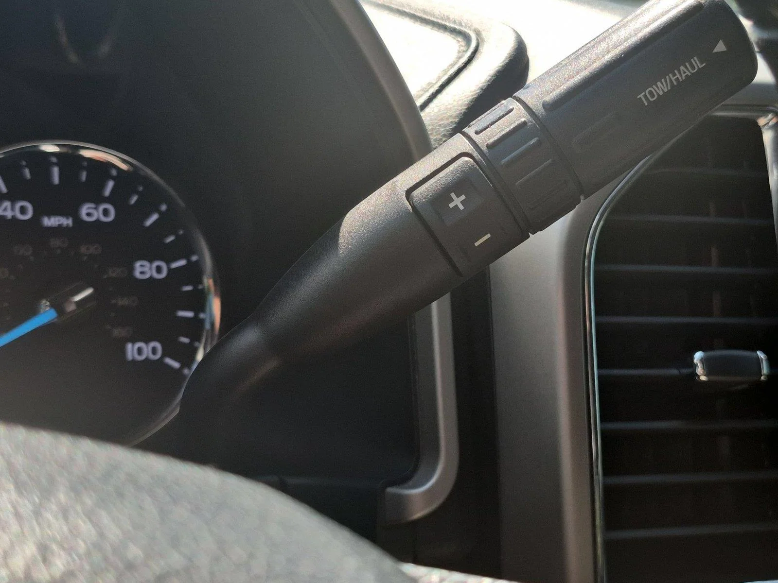 Used 2018 Stone Gray Metallic Ford LARIAT image 28