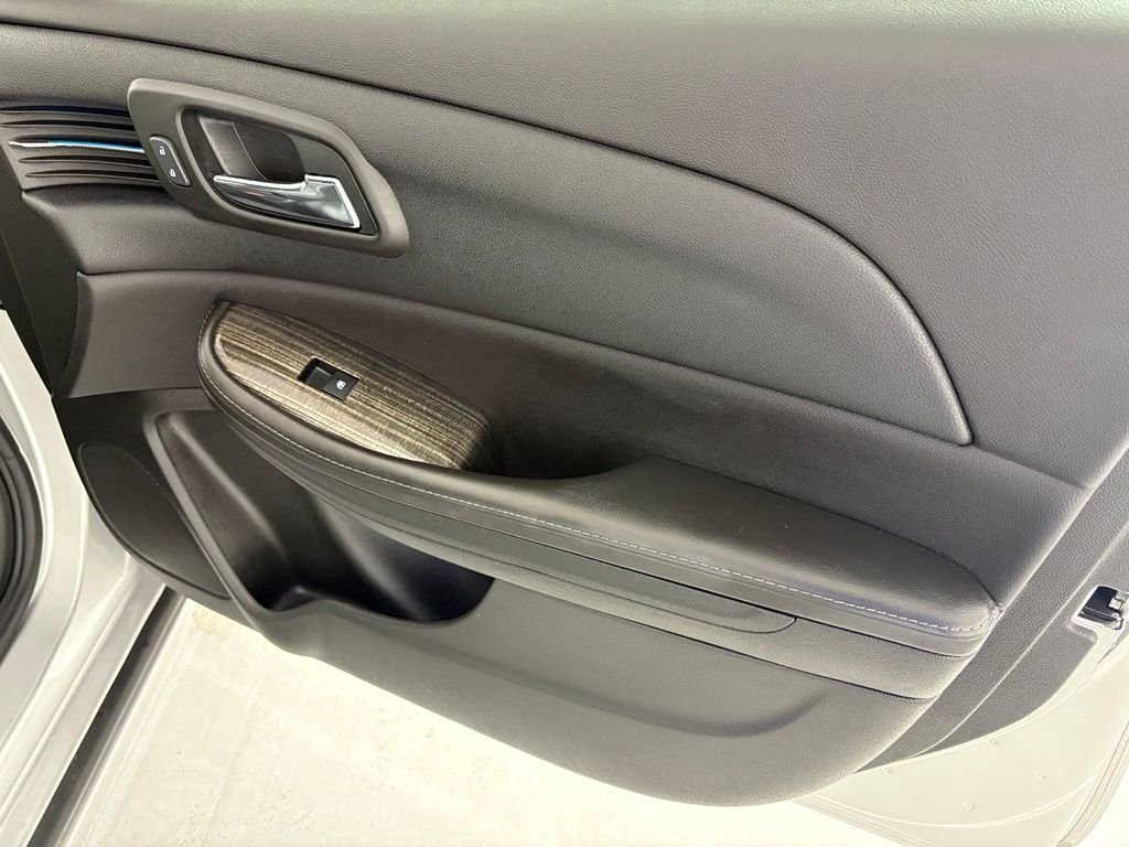 Used 2015 Silver Chevrolet LT image 39
