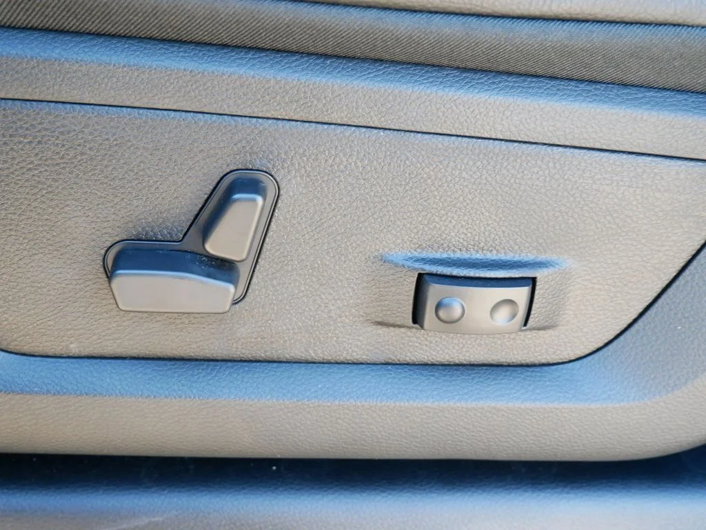New 2026 Ceramic Gray Clear-Coat Exterior Paint Ram Laramie image 37