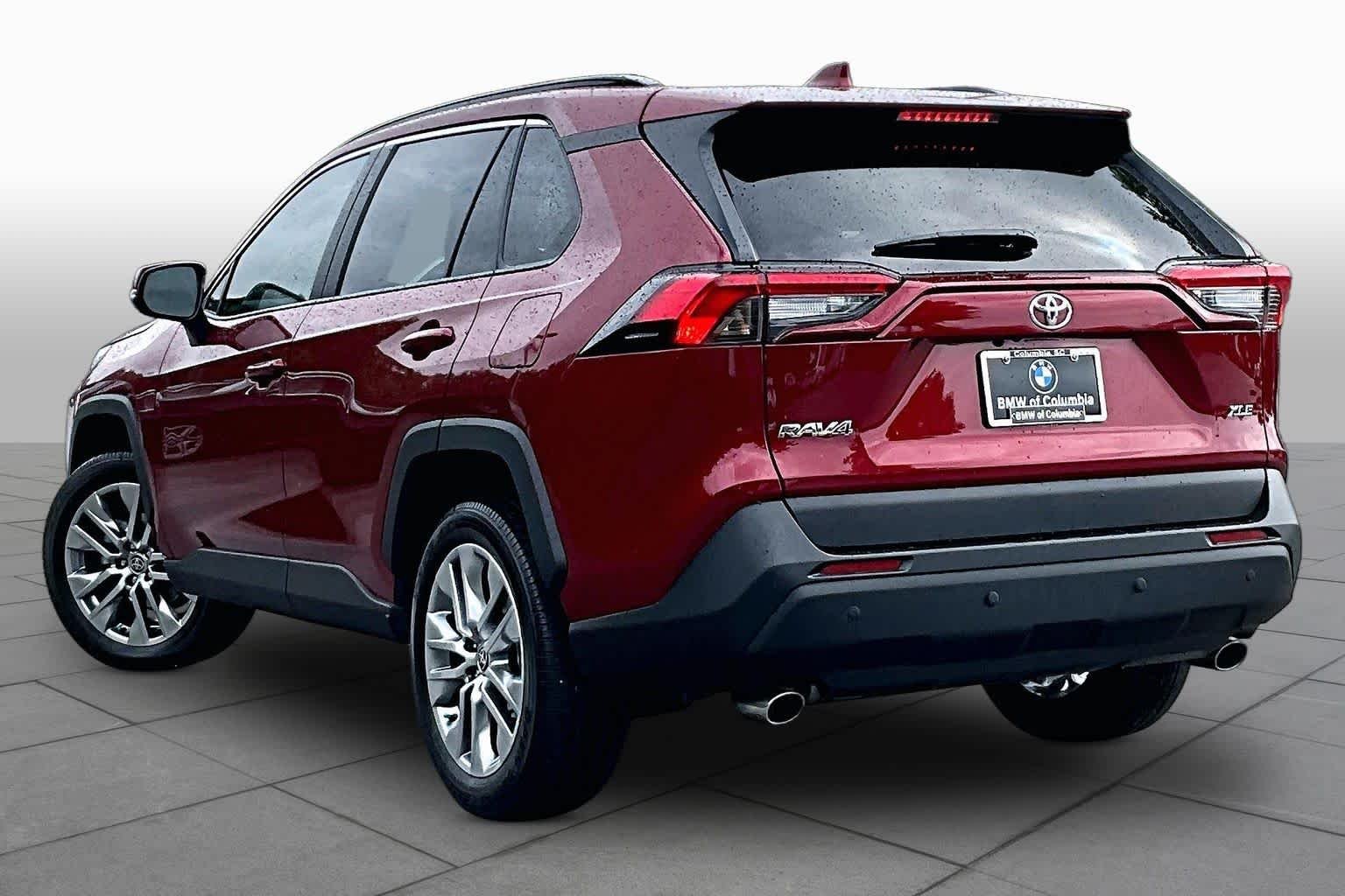Used 2022 Ruby Flare Pearl Toyota XLE Premium image 11