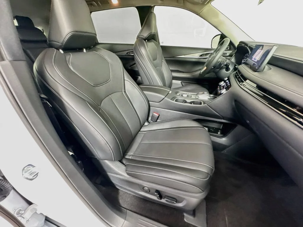 Certified Used 2027 White INFINITI PURE image 40