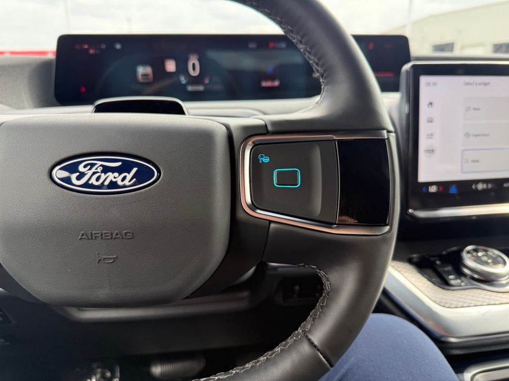 New 2027 Marsh Gray Ford Platinum image 25