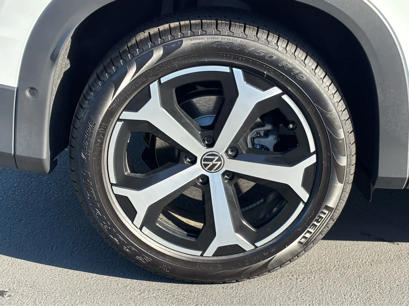 New 2026 PURE WHITE Volkswagen SE image 24