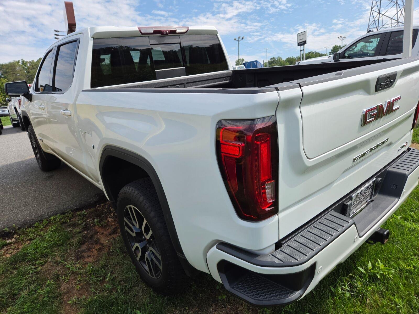 Used 2021 SUMMIT WHITE GMC AT4 image 9