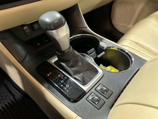 Used 2017 White Toyota XLE image 27