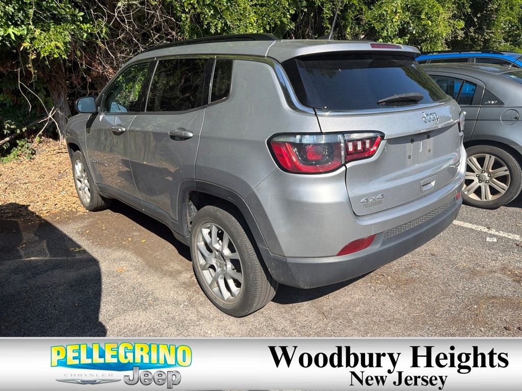 Used 2022 Silver Jeep Latitude Lux image 2