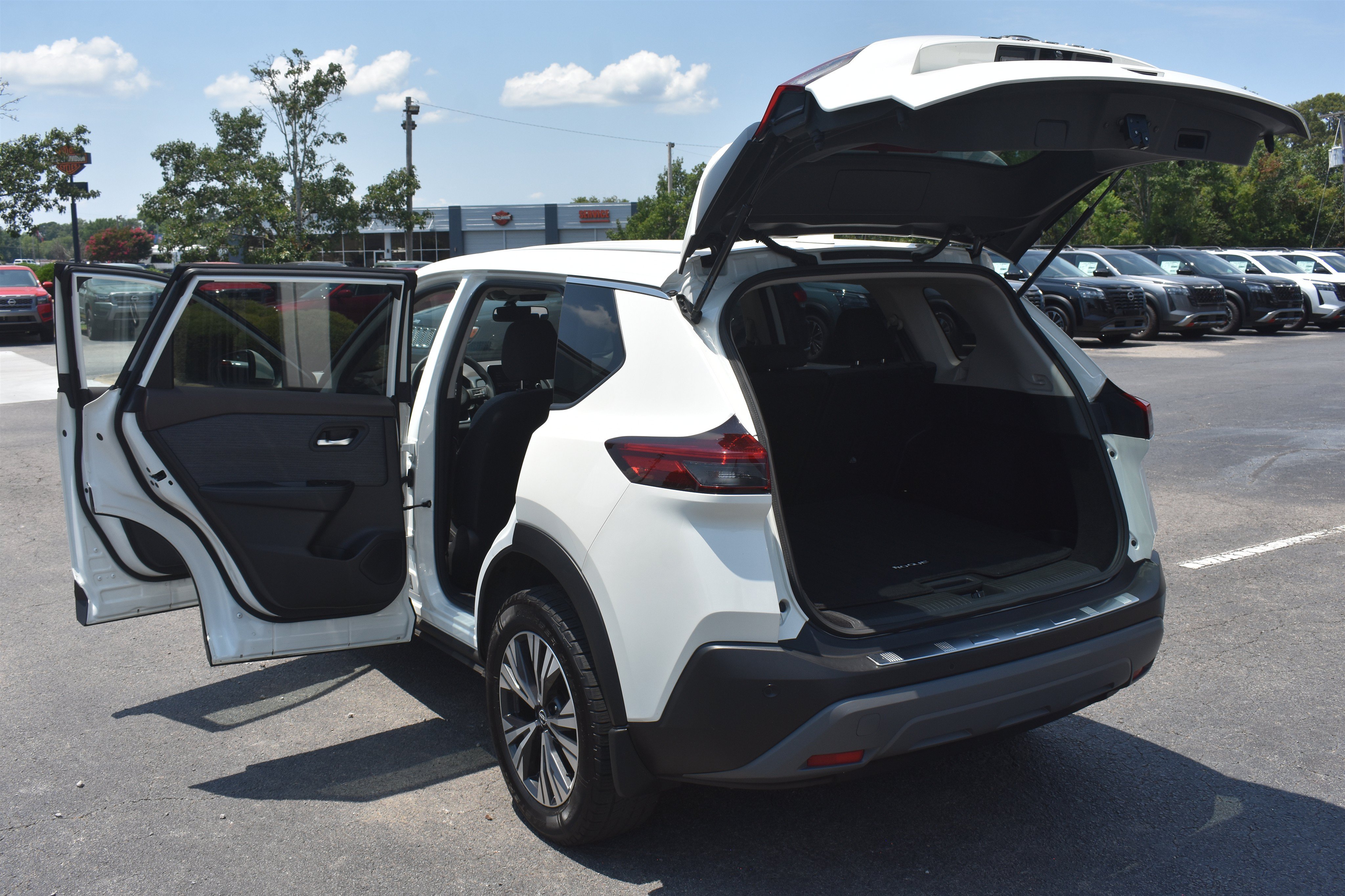 Used 2023 Pearl White Tricoat Nissan SV image 16