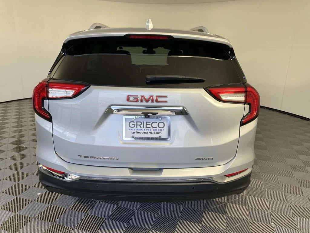 Used 2022 Silver GMC SLT image 7