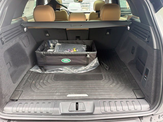New 2027 Fuji White Land Rover SE image 8