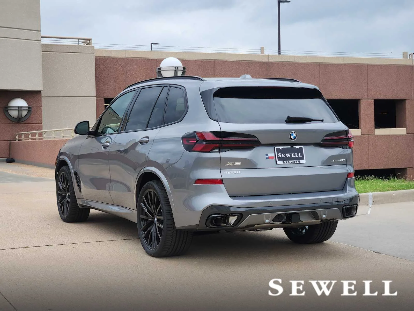 New 2026 Skyscraper Grey Metallic BMW xDrive40i image 3