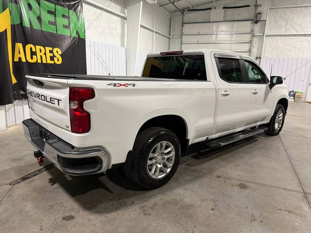 Used 2025 Summit White Chevrolet LT image 7